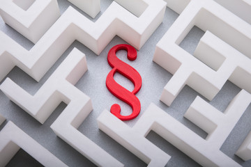 Red Paragraph Symbol In The Centre Of Maze