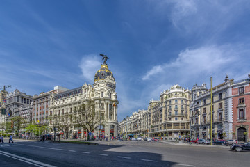 Fototapeta premium Famoso hotel Metropolis en la Gran Via de Madrid 