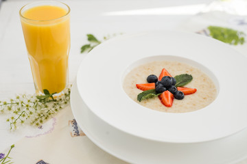Oatmeal with berries and orange juice	
