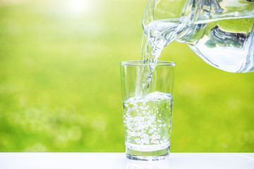水を注ぐ