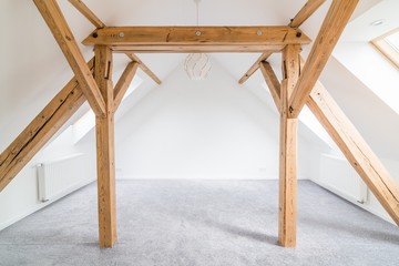 Empty attic room with wooden ceiling beams - obrazy, fototapety, plakaty