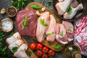 Photo sur Plexiglas Viande Assortiment de viandes fraîches - boeuf, porc, poulet.