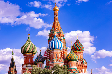 Fototapeta na wymiar St. Basil's Cathedral on Red Square in the Kremlin in Moscow wit