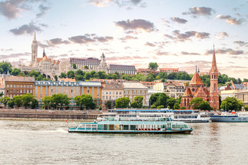 Obraz premium Budapest Royal Castle complex and ferry boat at Danube river at foreground