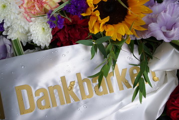 Trauerschleife Dankbarkeit am Kranz