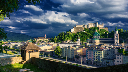 Naklejka premium Widok Salzburga z Kapuzinerberg