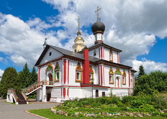 Fototapeta na wymiar Trinity Church of Novo-Golutvin female Convent