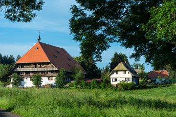 Fototapeta na wymiar Bauernhof bei Furtwangen im Hochschwarzwald