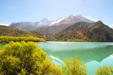 Turquoise Lake Iskanderkul (Iskander Kul) Fann mountains, Tajikistan, Central Asia
 - obrazy, fototapety, plakaty