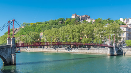 Obraz premium Vieux-Lyon, Saint-Georges footbridge, colorful houses and footbridge in the center, on the river Saone 