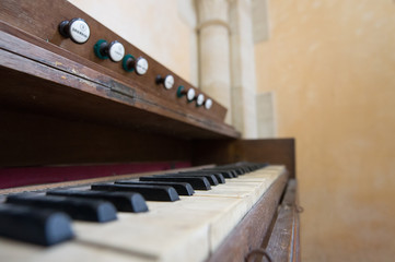 orgue abandonner