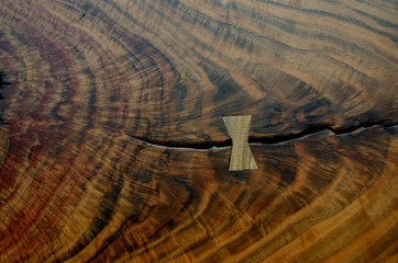 Butterfly Joint (Nakashima Joint) in large wood bench to minimize cracking and add strength 