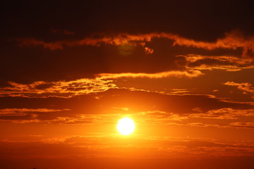 Orange sunset with dark clouds. Romantic mood. The weather for the day of the day. Changes in the environment. Environment. Beautiful view of the evening sky.