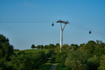 Obraz premium Seilbahn im Sonnenschein