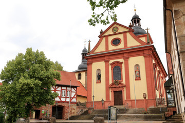 Fototapeta na wymiar Katholische und evangelische Kirchen in Burghaun, Hessen