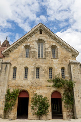Fototapeta na wymiar Façade de l'abbaye de Fontenay