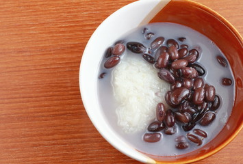  Sweet Sticky Rice with Black Beans in Coconut Milk