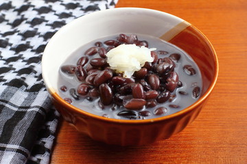  Sweet Sticky Rice with Black Beans in Coconut Milk