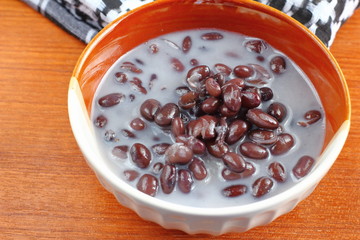  Sweet Sticky Rice and Black Beans in Coconut Milk