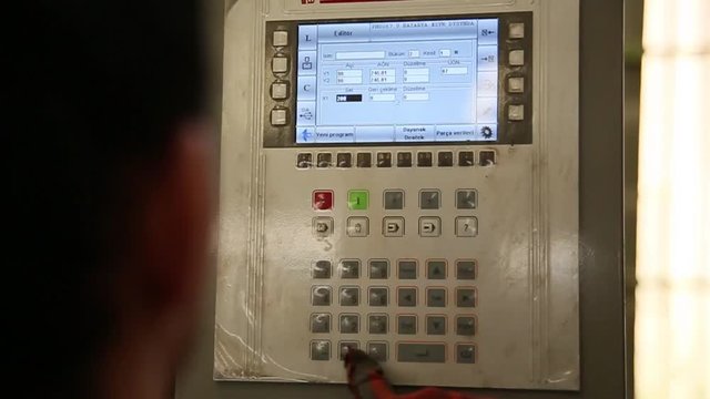 The laser cutting machine controller by CNC program