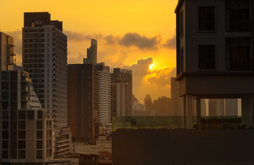 Fototapeta na wymiar cityscape of sunrise morning with building top view
