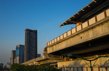 Obraz premium urban of metropolis sky train station and cityscape