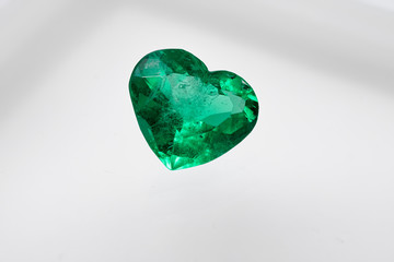 emerald heart jewelry and gemstone diamond 
