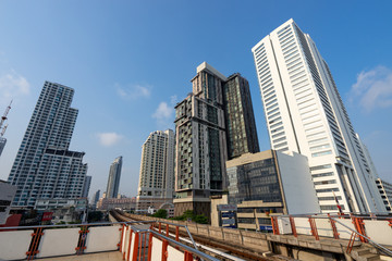 Fototapeta premium パヤータイ駅から見るバンコクの都市風景