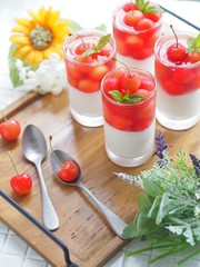 さくらんぼのかわいいゼリー