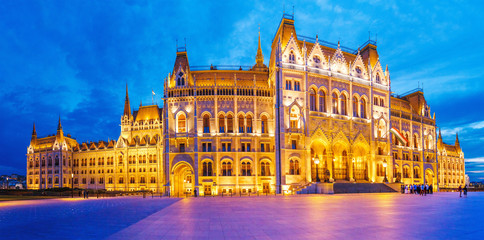 Fototapeta premium The Hungarian Parliament Building with wonderful illumination. View at night from Kossuth square