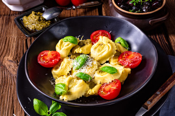 rustic spinach tortellini with cheese and cocktail cocktail tomatoes
