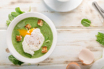 Spinach soup with poached egg