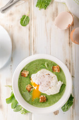 Spinach soup with poached egg