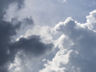 Dramatische Gewitterwolken