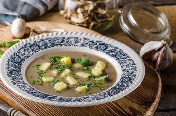 Potato mushrooms garlic soup