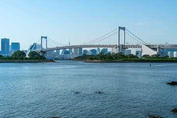 東京の都市風景　お台場から見るレインボーブリッジ