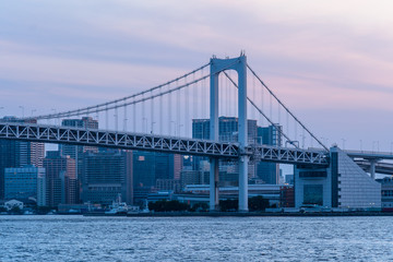 夕暮れ時の東京　レインボーブリッジ５
