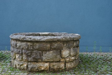 Alter Brunnen aus Stein