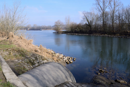 Abwasserrohr, q.