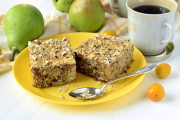 Pear pie with oat flakes