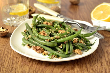 Green beans salad with walnuts