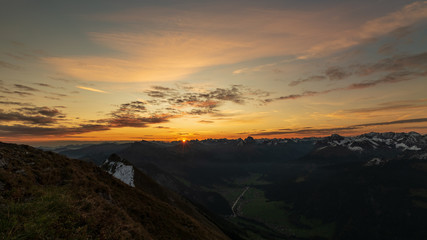 Sonnenaufgang in den Bergen