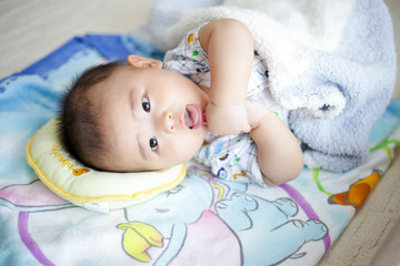 赤ちゃんの顔のアップ