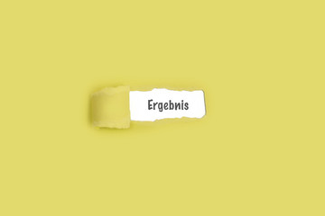 Ergebnis auf einem gelben Blatt als Schrift