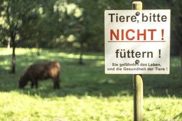 Fototapeta premium Schild Nicht Füttern