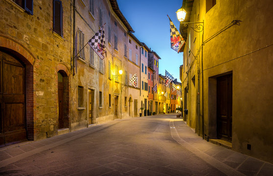 Fototapeta San Quirico D'orcia by night, Tuscany
