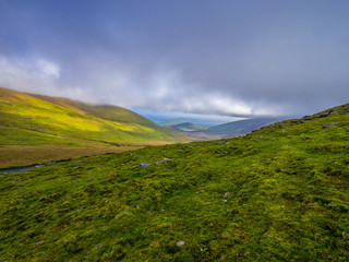 Obraz premium The green grass hills of Ireland - beautiful landscape