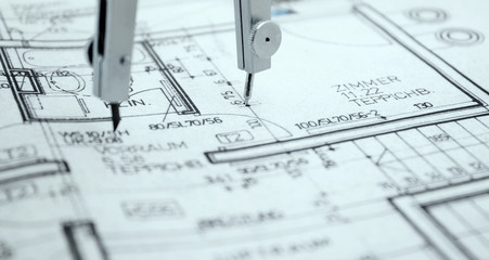 Zirkel auf Bauplan
