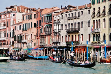 Fototapeta na wymiar Venedig, Buntes Leben am Canal Grande