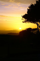 coucher de soleil,en bretagne,dans le Morbihan ,falaise et océan